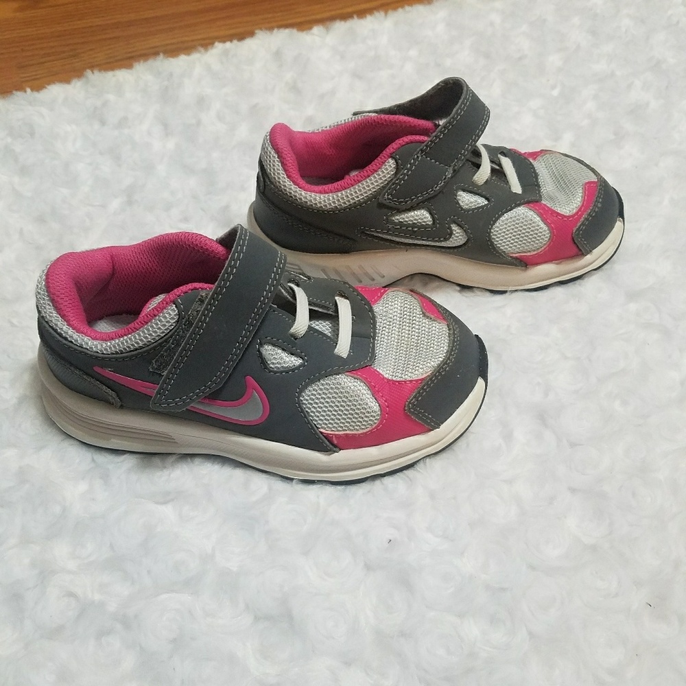 NIKE SNEAKERS
